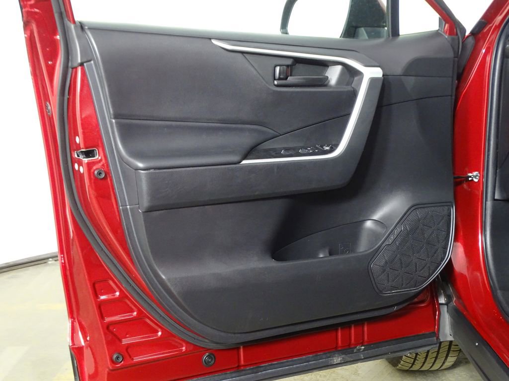 Used 2022 Toyota RAV4 LE image 15