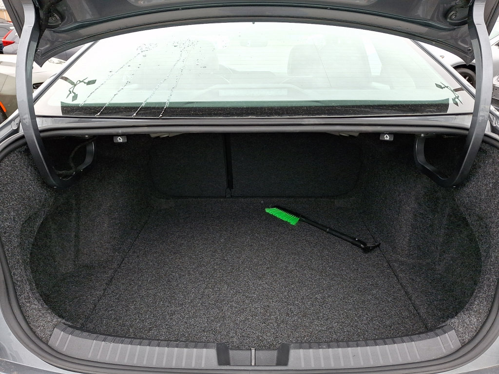 Used 2024 Volkswagen Jetta SE FWD image 14