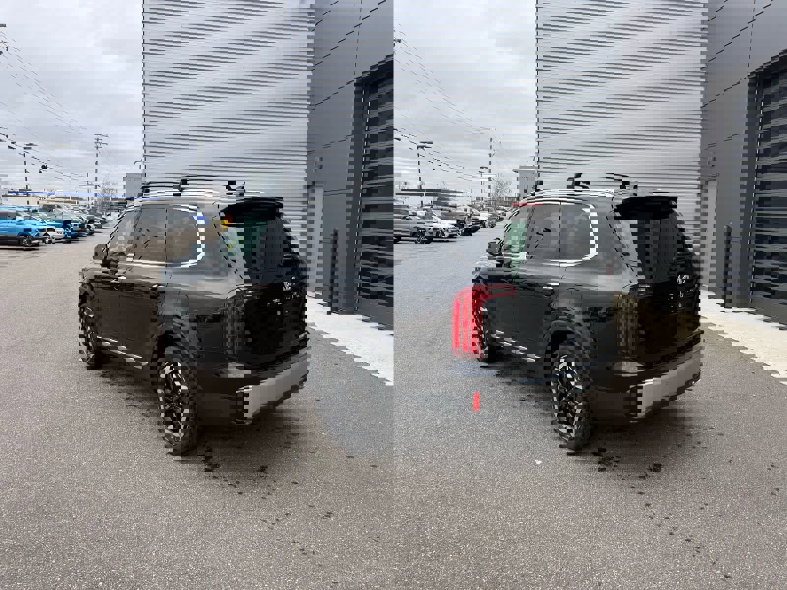 Used 2023 Kia Telluride S image 2