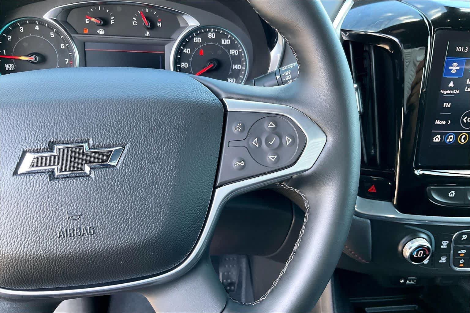 Used 2023 Chevrolet Traverse RS FWD image 23