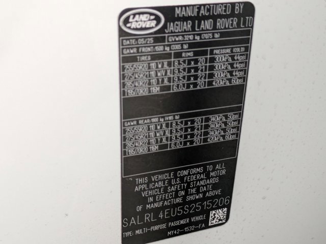 Used 2025 Land Rover Discovery Dynamic SE image 28