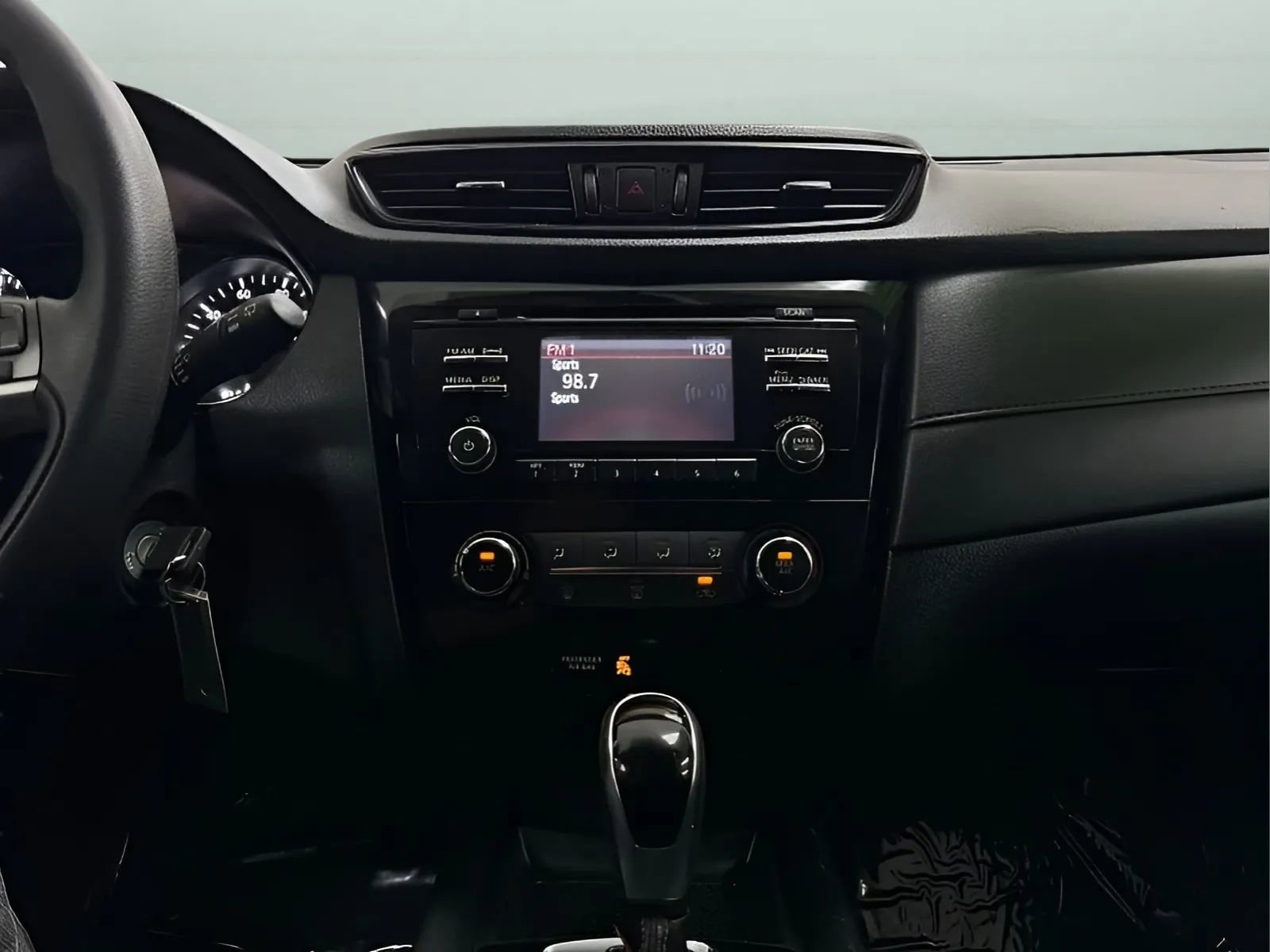 Used 2017 Nissan Rogue S FWD image 19