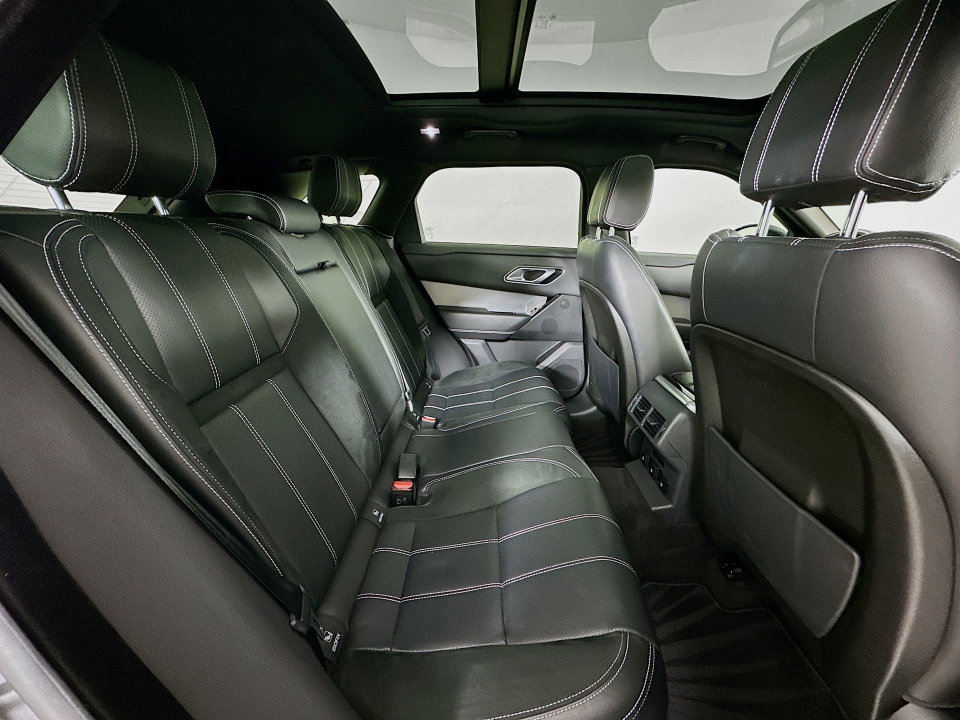 Used 2020 Land Rover Range Rover Velar R-Dynamic S image 29