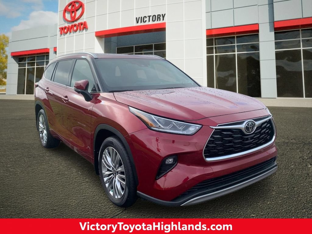 Used 2025 Toyota Highlander Platinum AWD/4WD image 1
