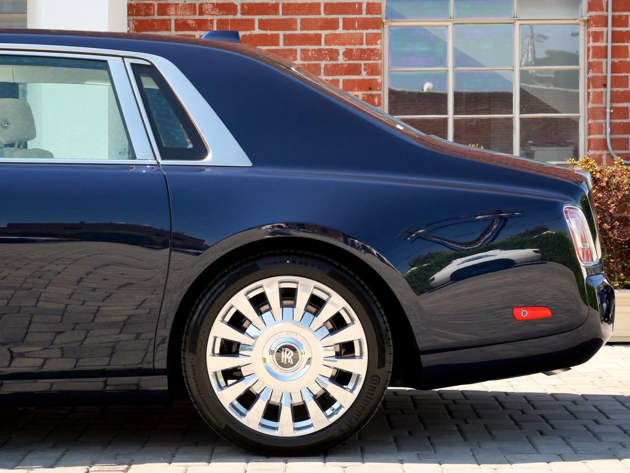 New 2025 Rolls-Royce Phantom Sedan w/ Leather Finishing Pack image 26