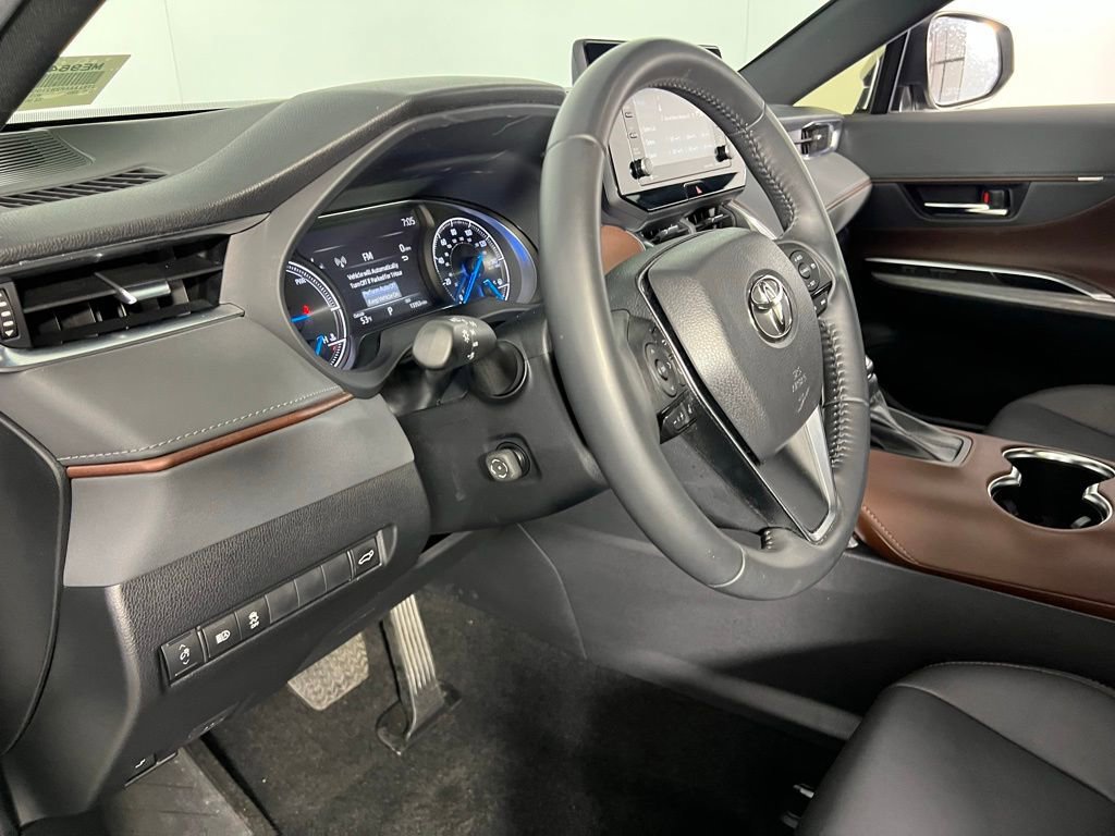Used 2022 Toyota Venza XLE image 21