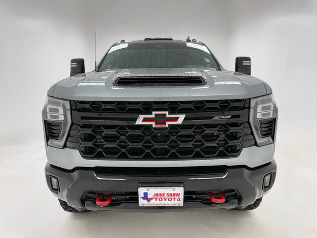 Used 2024 Chevrolet Silverado 2500 ZR2 w/ Technology Package AWD/4WD image 3