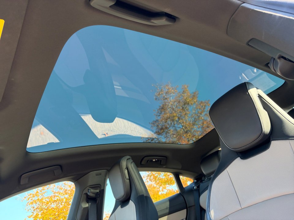 Certified 2025 Porsche Taycan image 19