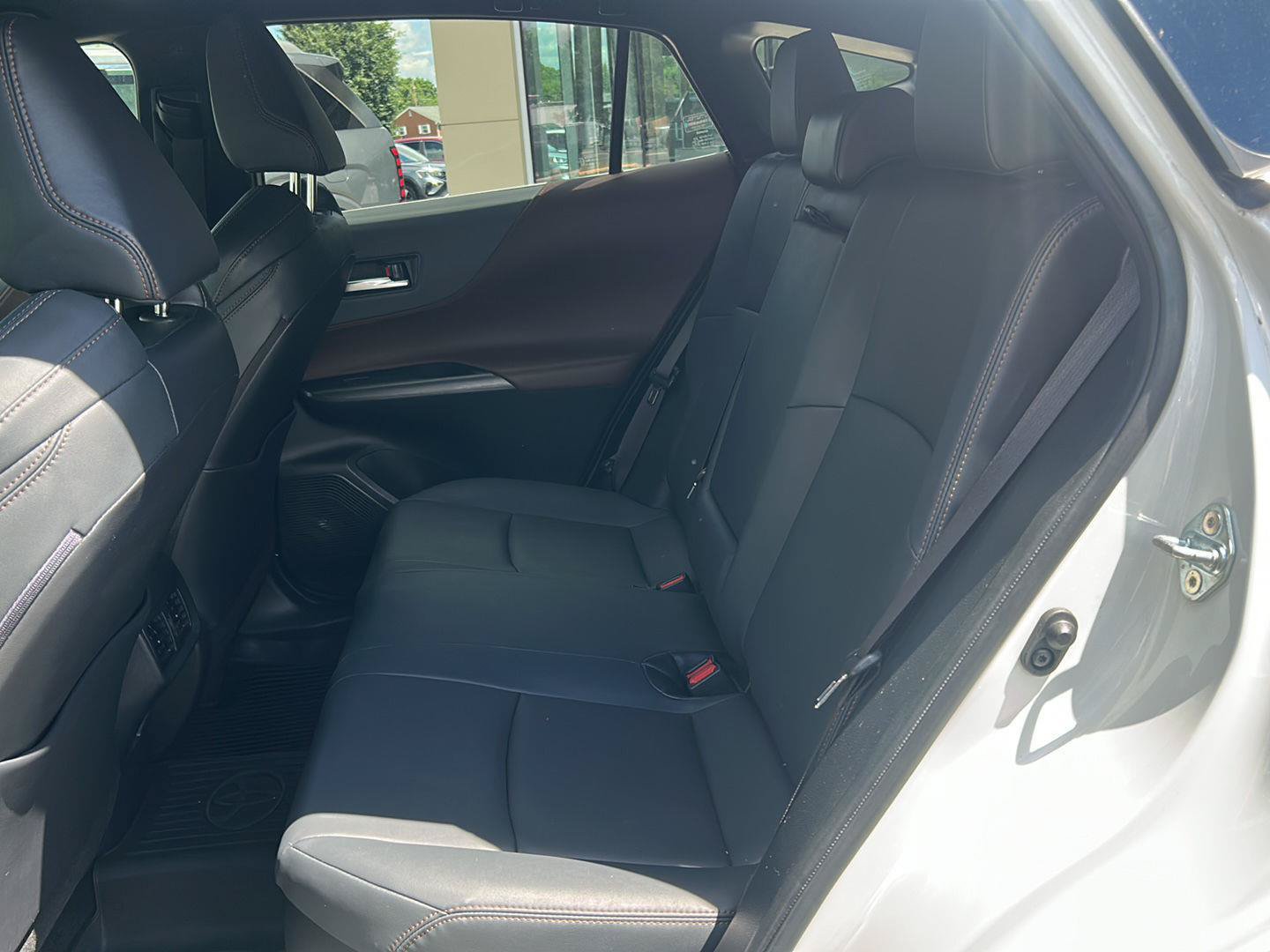Used 2022 Toyota Venza XLE AWD/4WD image 19