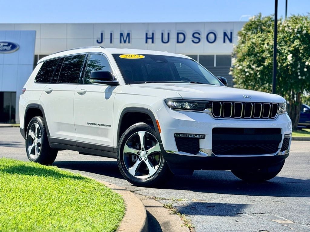Used 2023 Jeep Grand Cherokee L Limited w/ Trailer Tow Group (B) AWD/4WD image 2