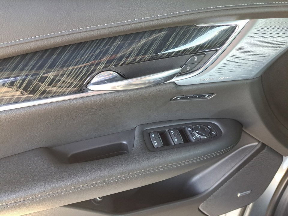 Certified 2024 Cadillac XT6 Premium Luxury w/ Technology Package FWD image 32