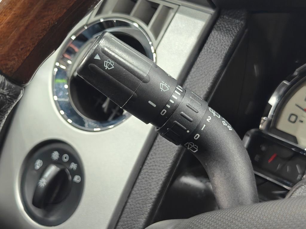 Used 2010 Ford Expedition Limited image 21