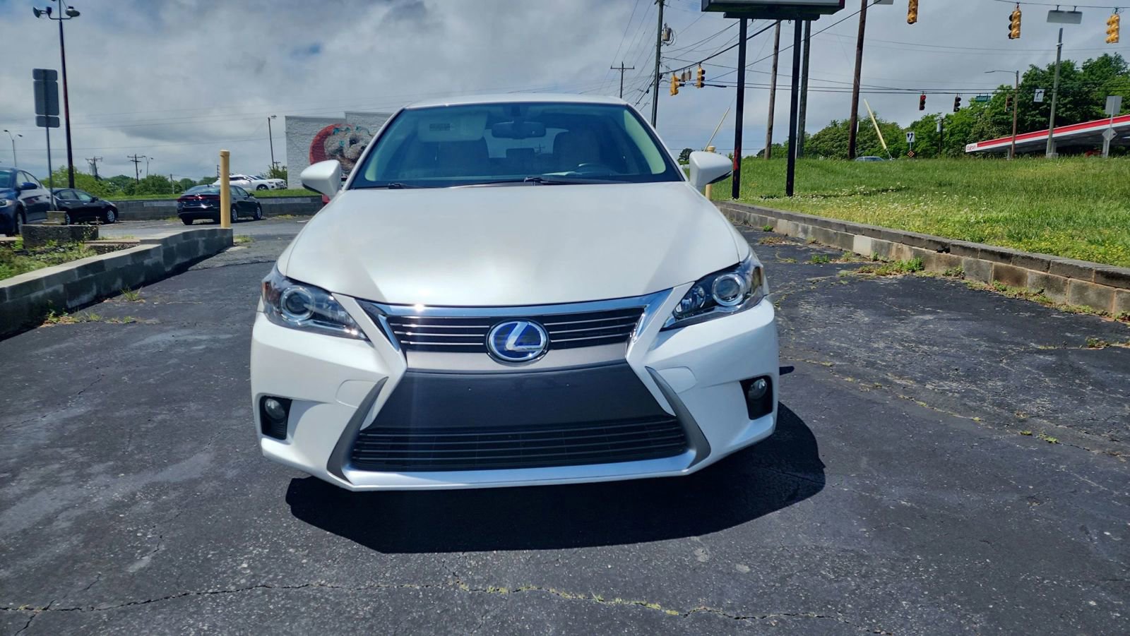 Used 2015 Lexus CT 200h image 2