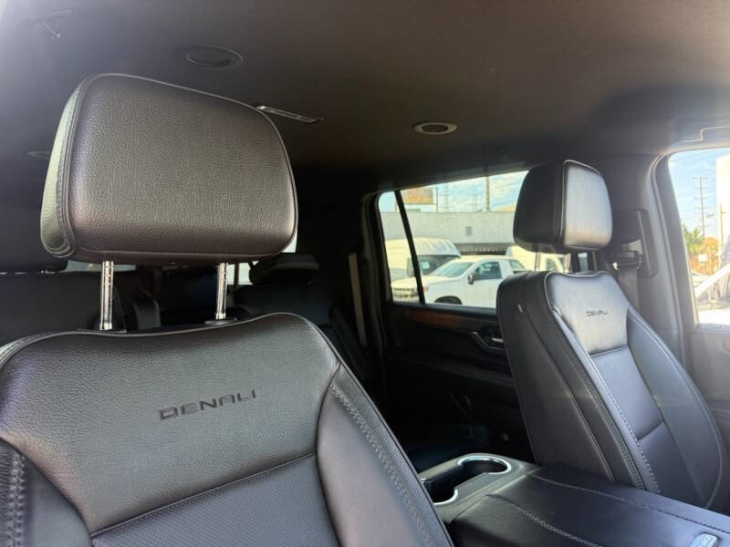 Used 2025 GMC Yukon XL Denali image 10