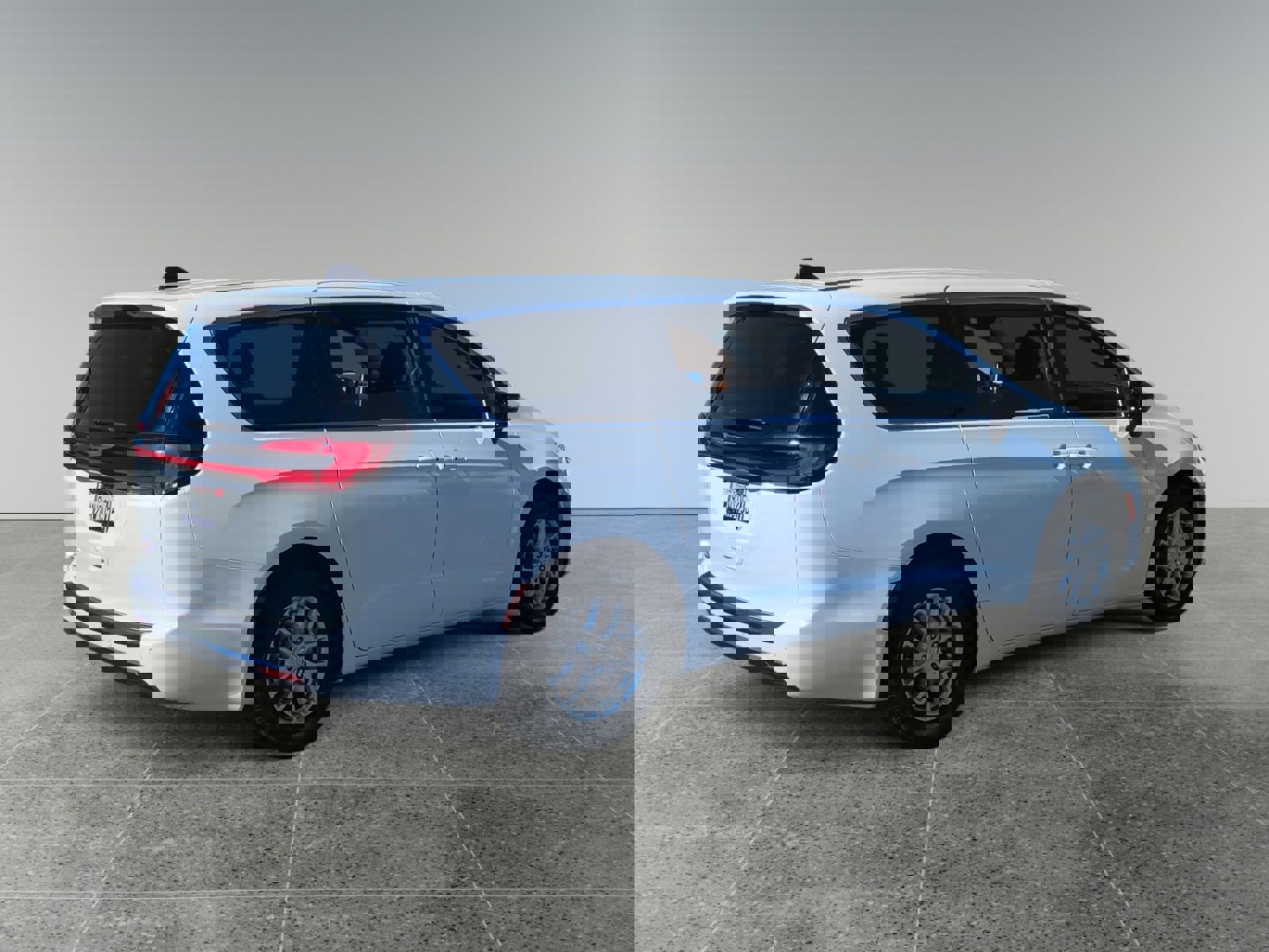 Used 2024 Chrysler Pacifica Touring image 5