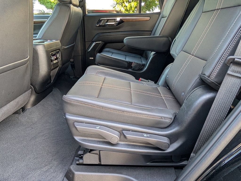 Used 2025 Chevrolet Tahoe High Country AWD/4WD image 23