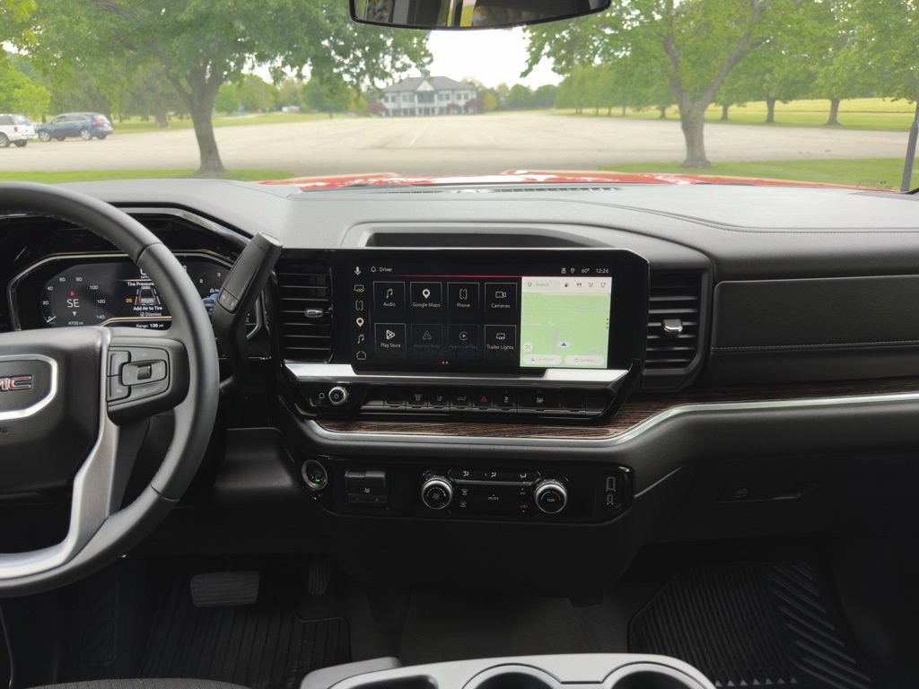 Used 2025 GMC Sierra 2500 SLE AWD/4WD image 3