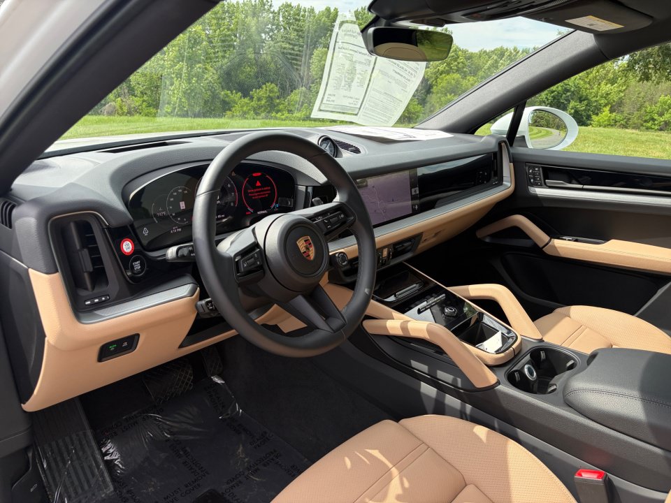 Certified 2025 Porsche Cayenne Coupe AWD/4WD image 4