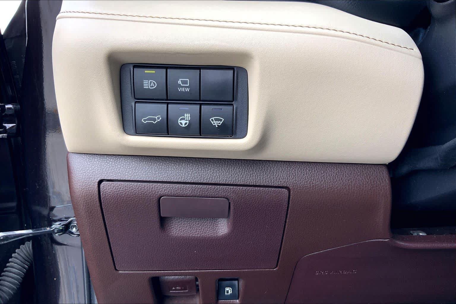 Used 2020 Toyota Highlander Limited FWD image 33