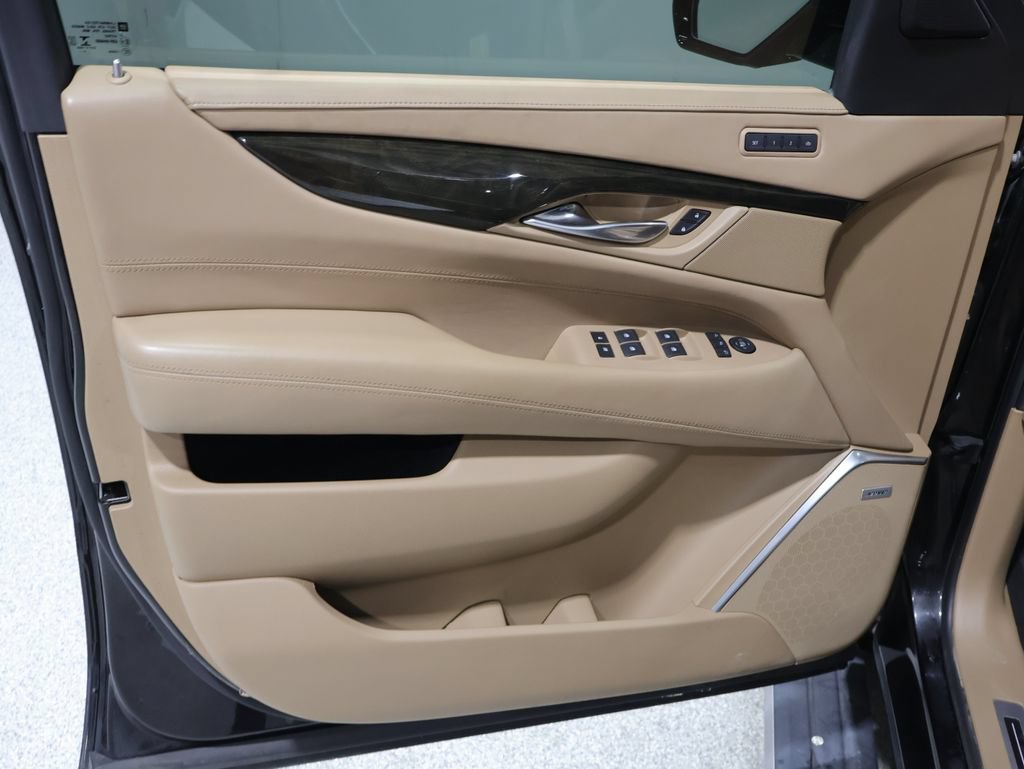 Used 2020 Cadillac Escalade Platinum AWD/4WD image 14