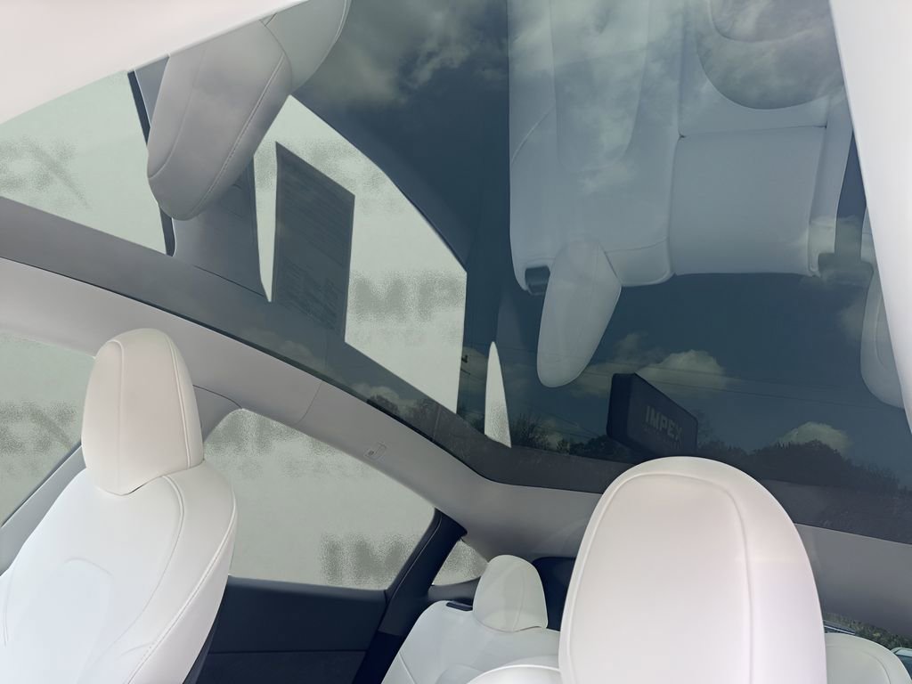 Used 2024 Tesla Model Y Long Range image 11