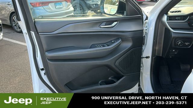 Used 2023 Jeep Grand Cherokee L Laredo AWD/4WD image 8