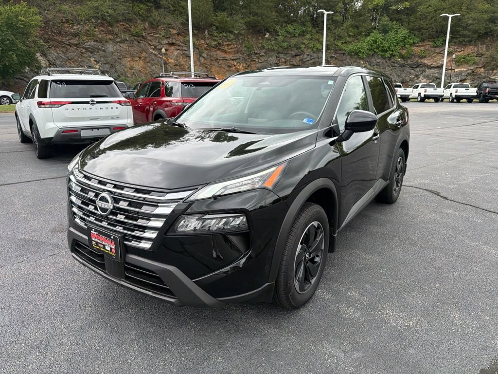 Certified 2025 Nissan Rogue SV AWD/4WD image 3