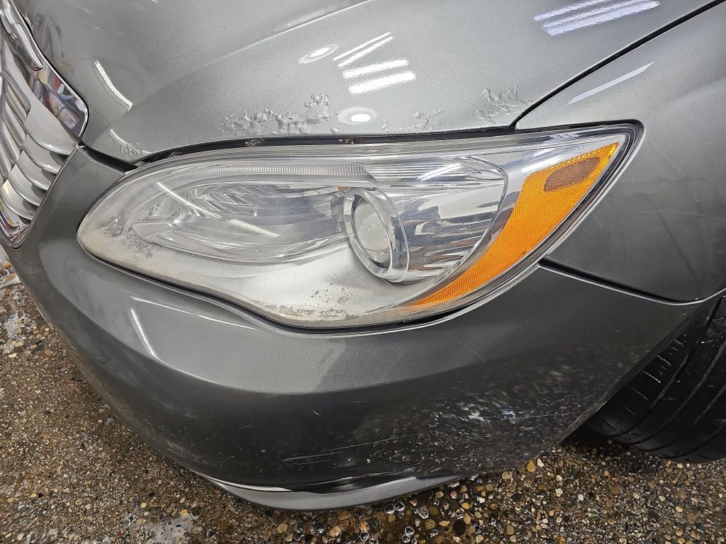 Used 2011 Chrysler 200 Touring FWD image 33