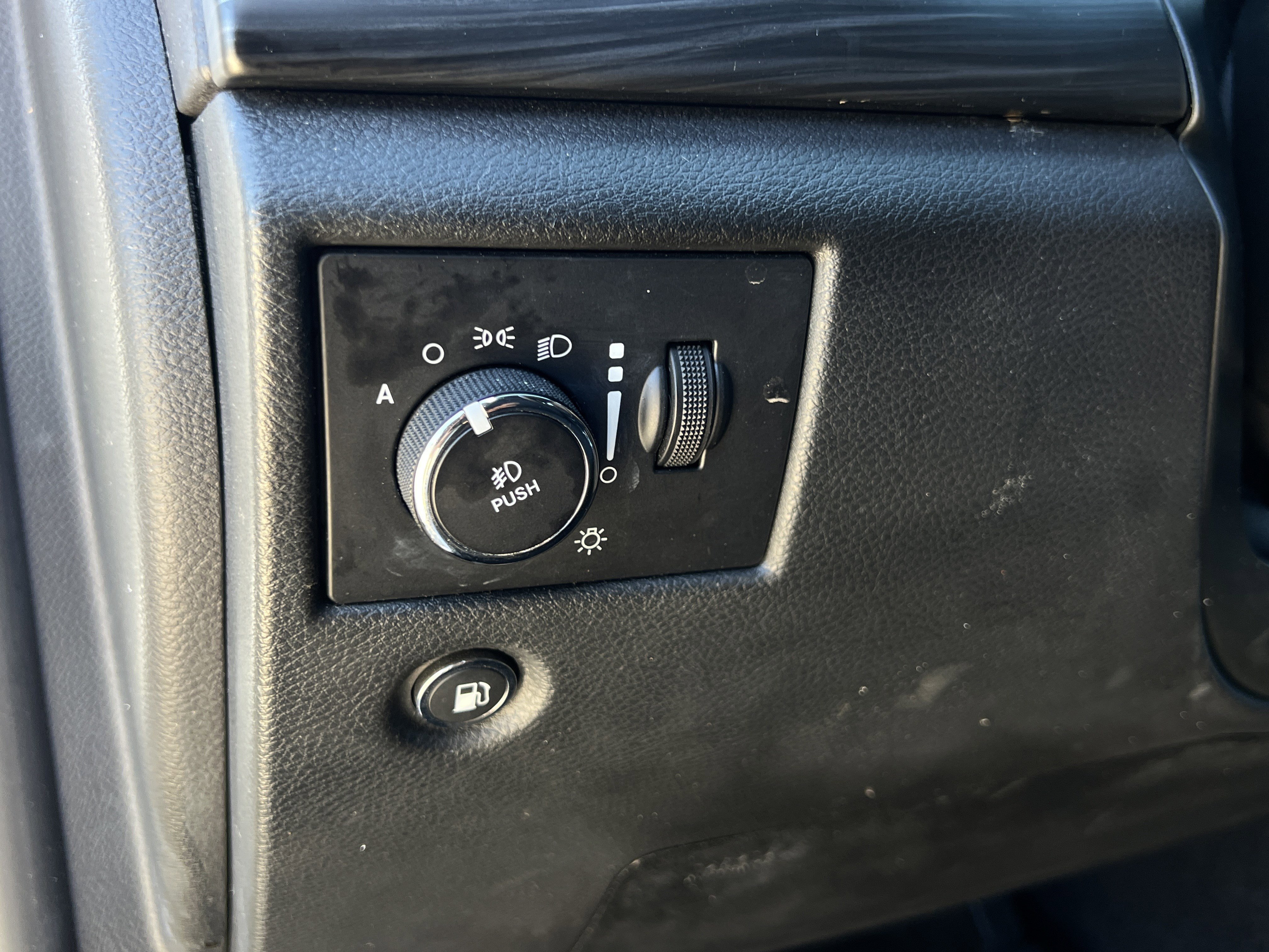 Used 2021 Jeep Grand Cherokee Laredo image 20