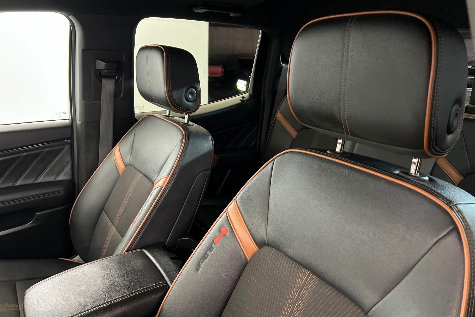 Used 2023 GMC Canyon AT4 w/ Canyon Safety Plus Package AWD/4WD image 17