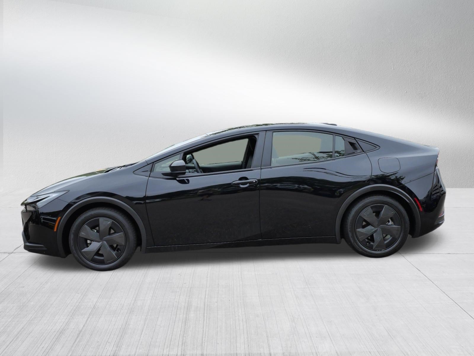 Certified 2025 Toyota Prius LE FWD image 5