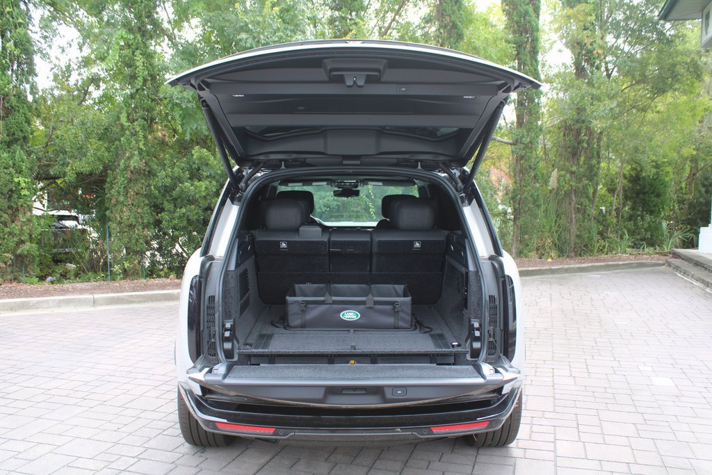 New 2025 Land Rover Range Rover SV image 10