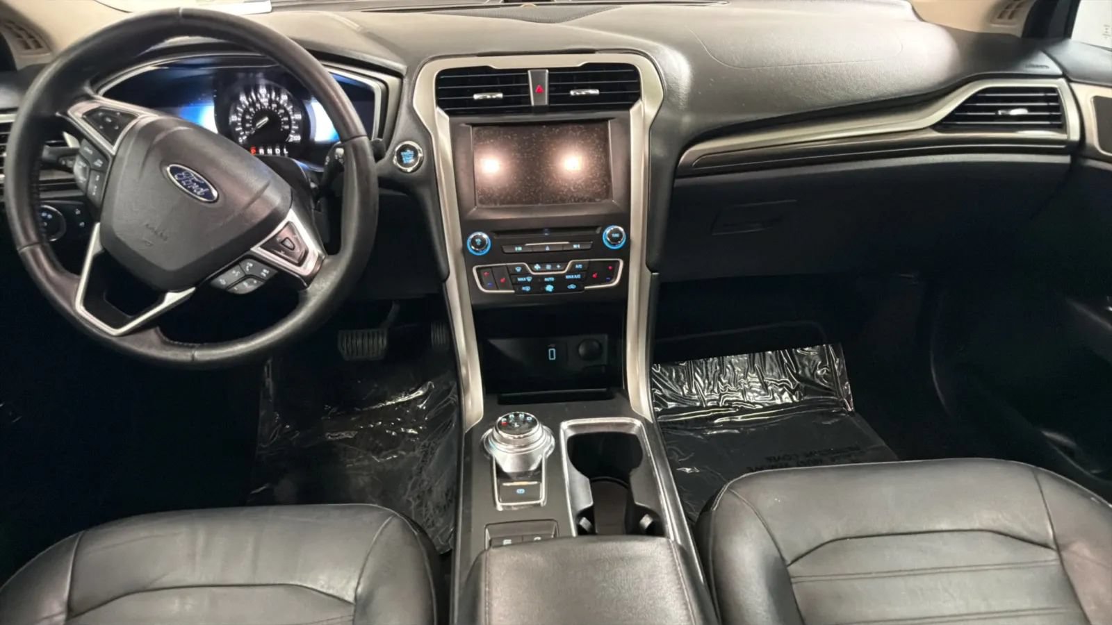 Used 2017 Ford Fusion SE w/ Equipment Group 602A FWD image 17