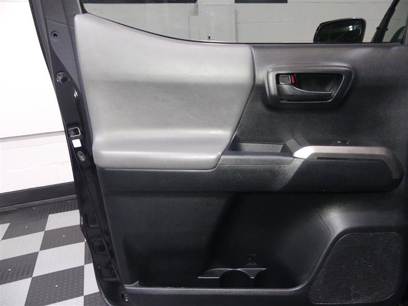 Used 2016 Toyota Tacoma SR5 w/ SR5 Appearance Package (SN) image 23