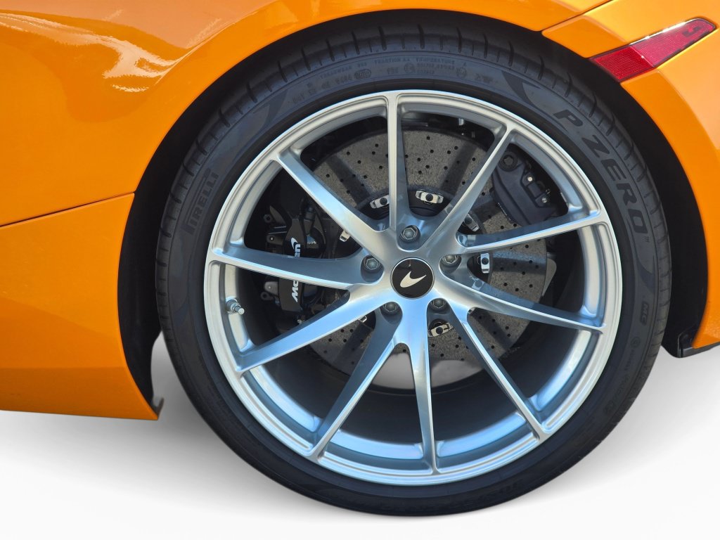 Used 2022 McLaren 720S Performance RWD image 32