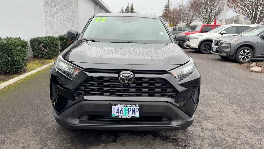 Used 2022 Toyota RAV4 LE image 4
