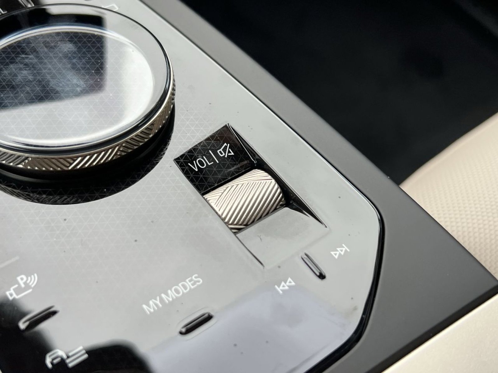 New 2026 BMW iX xDrive60 image 15