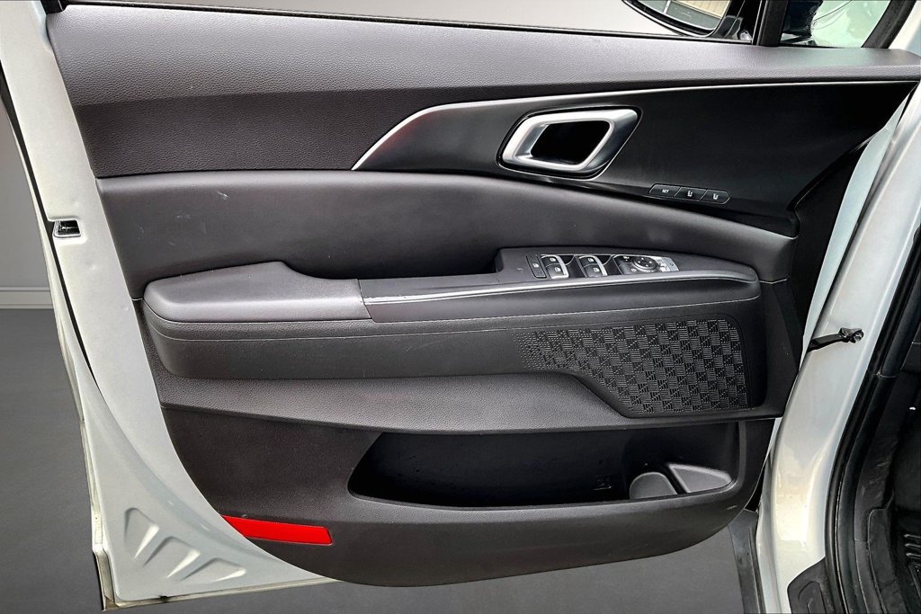 Used 2025 Kia Carnival SX w/ SX Dark Edition Package FWD image 21