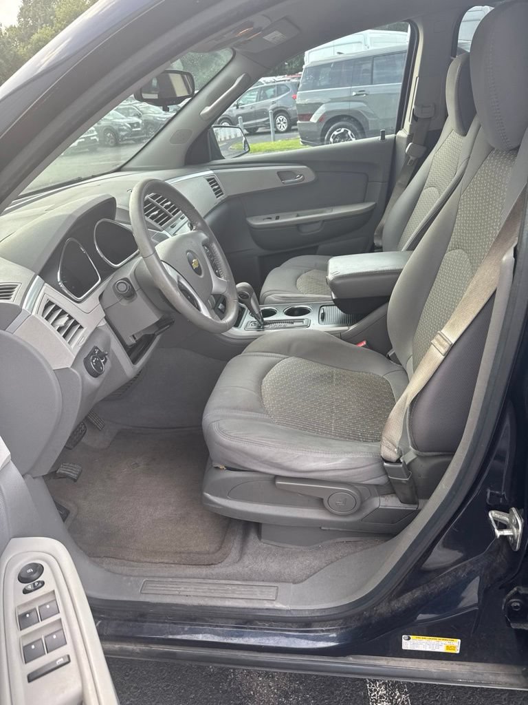 Used 2012 Chevrolet Traverse LS FWD image 3