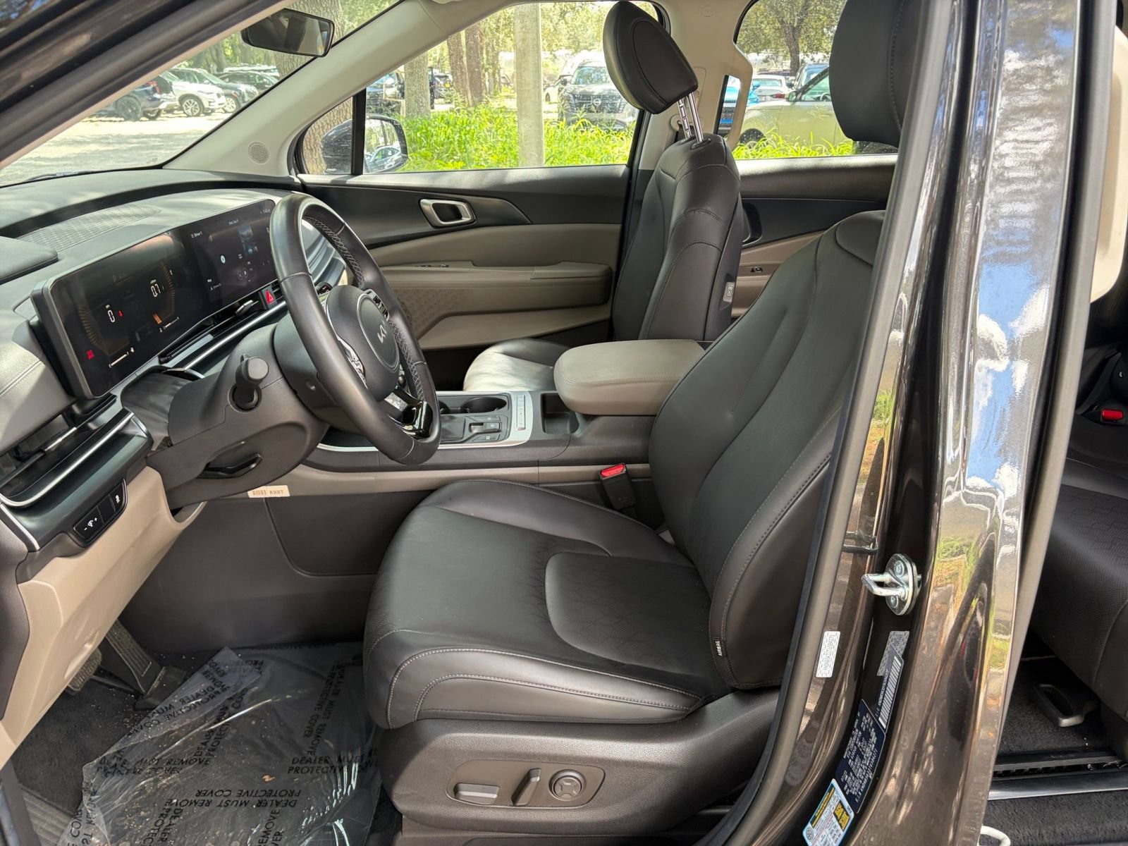 Used 2026 Kia Carnival FWD image 28