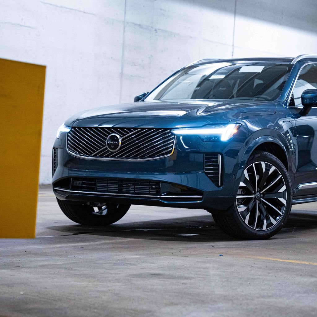 New 2026 Volvo XC90 T8 Ultra w/ Lounge Package AWD/4WD image 2