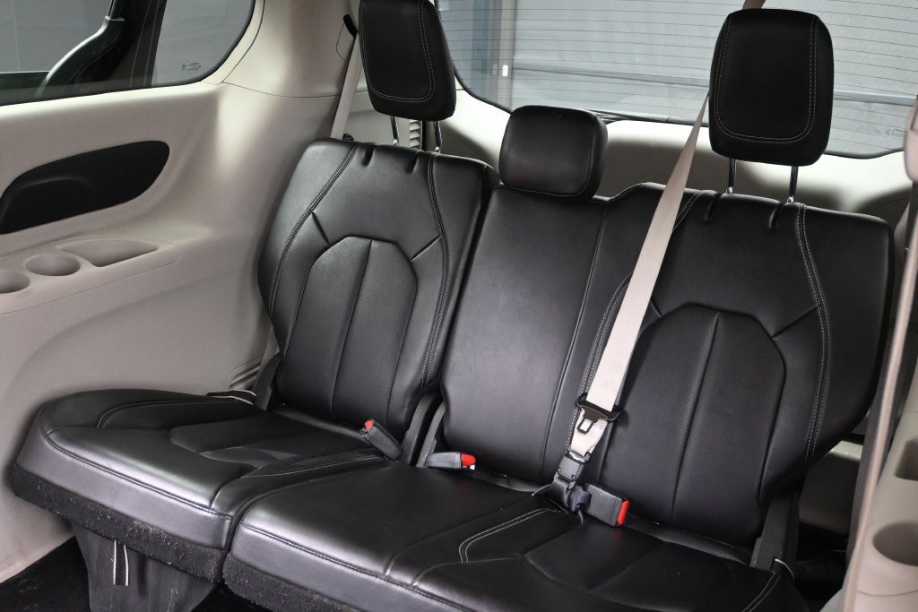 Used 2024 Chrysler Pacifica Touring-L FWD image 24