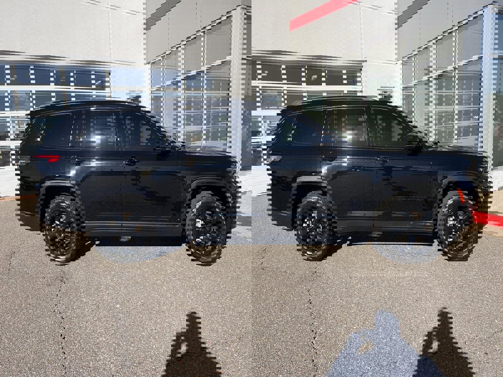 Used 2025 Jeep Grand Cherokee L Limited w/ Luxury Tech Group II image 36