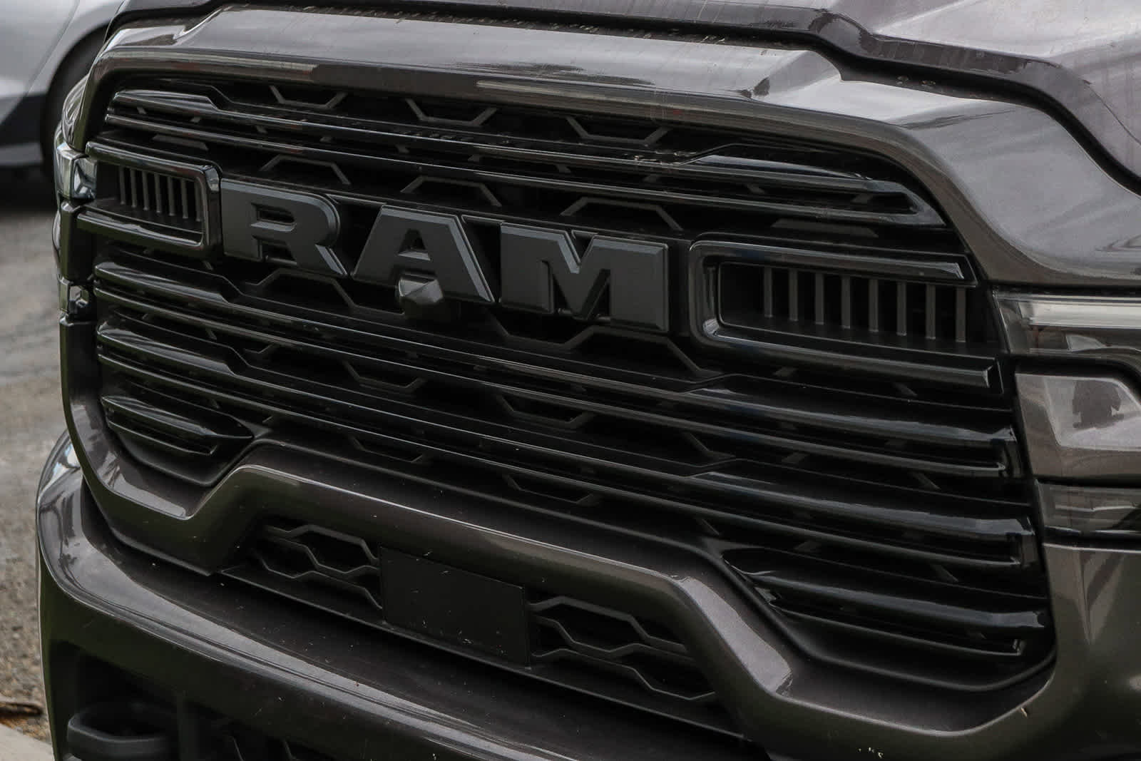Used 2025 RAM 3500 Laramie AWD/4WD image 3