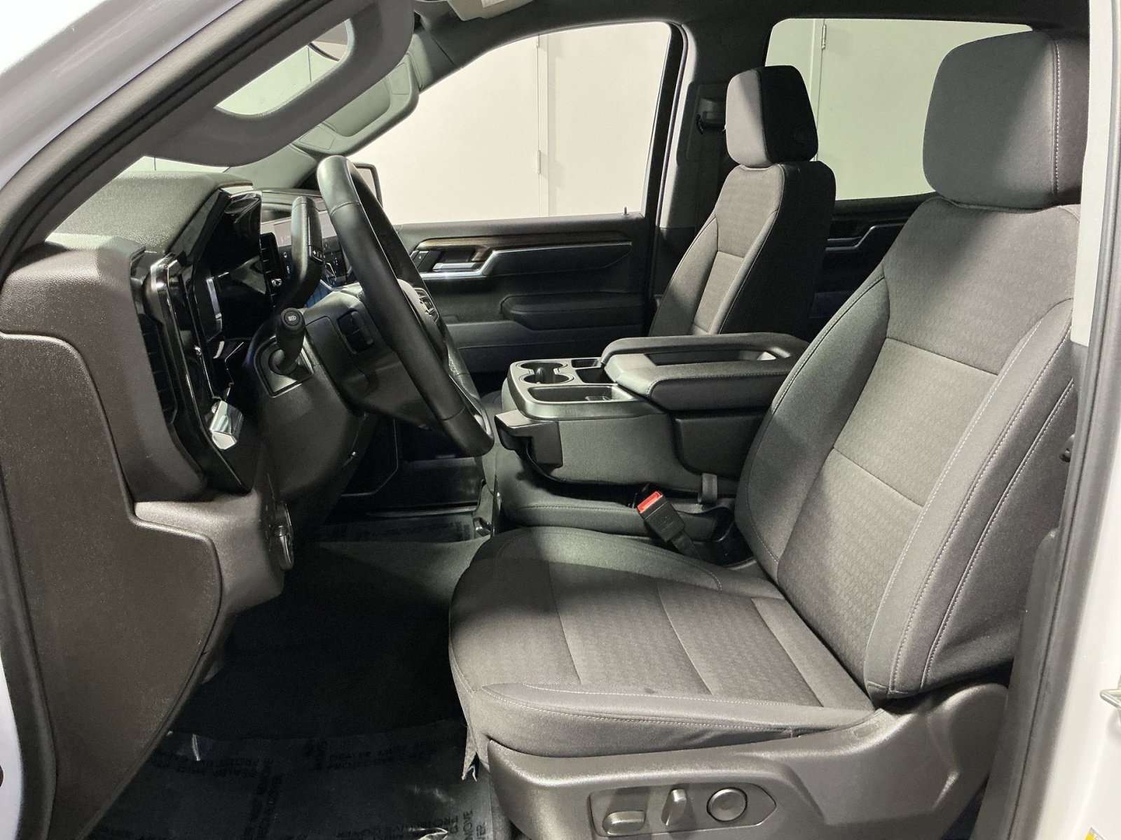 Used 2025 Chevrolet Silverado 1500 LT AWD/4WD image 21