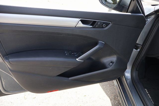 Used 2016 Volkswagen Passat 1.8T S image 11