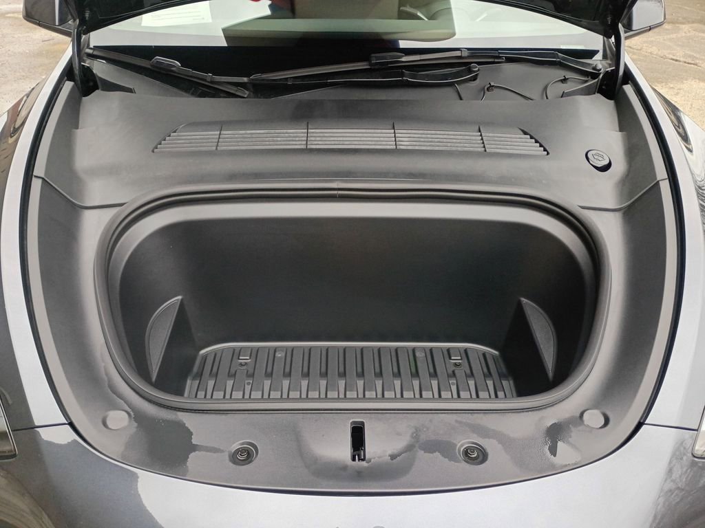 Used 2025 Tesla Model Y Long Range image 35