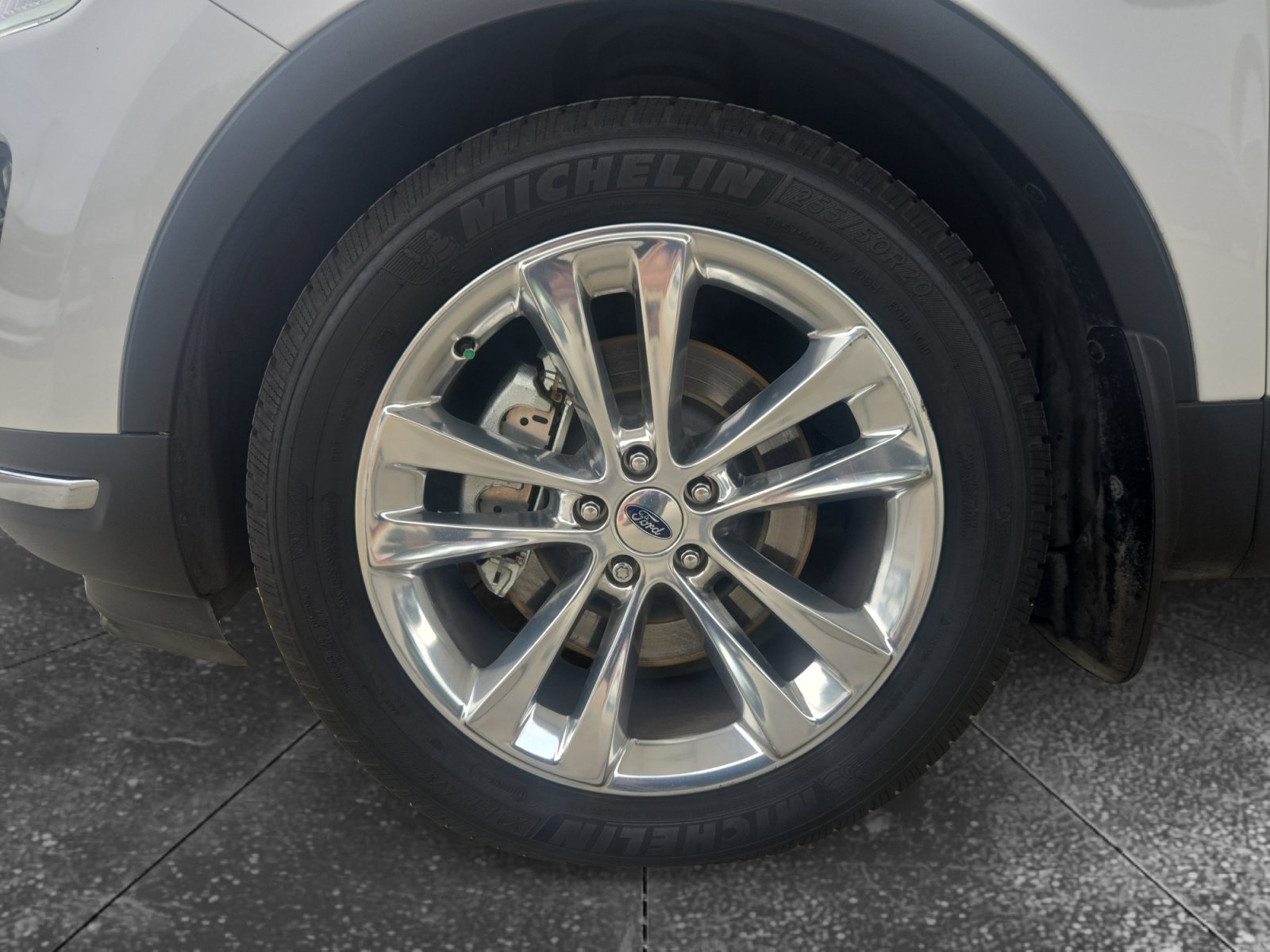 Used 2019 Ford Explorer Limited w/ Class III Trailer Tow Package FWD image 9