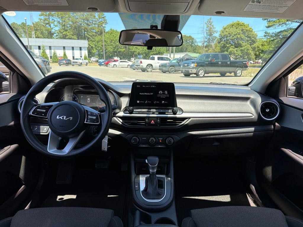 Used 2023 Kia Forte LXS w/ LXS Technology Package FWD image 7