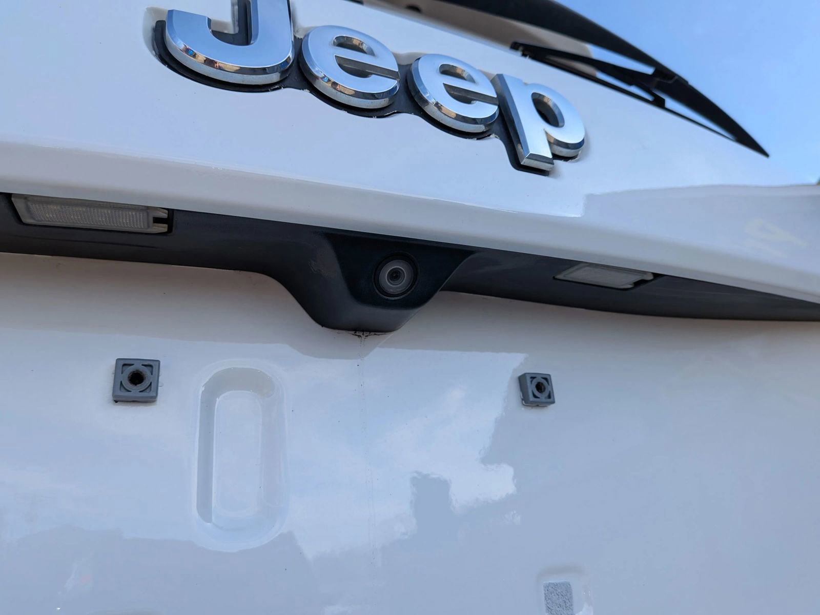 Used 2019 Jeep Grand Cherokee Altitude image 17